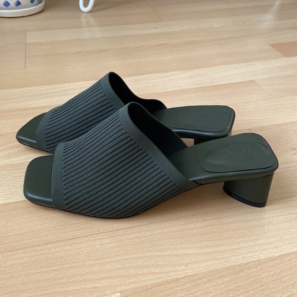 Tijn Modern Square Toe Mules in green